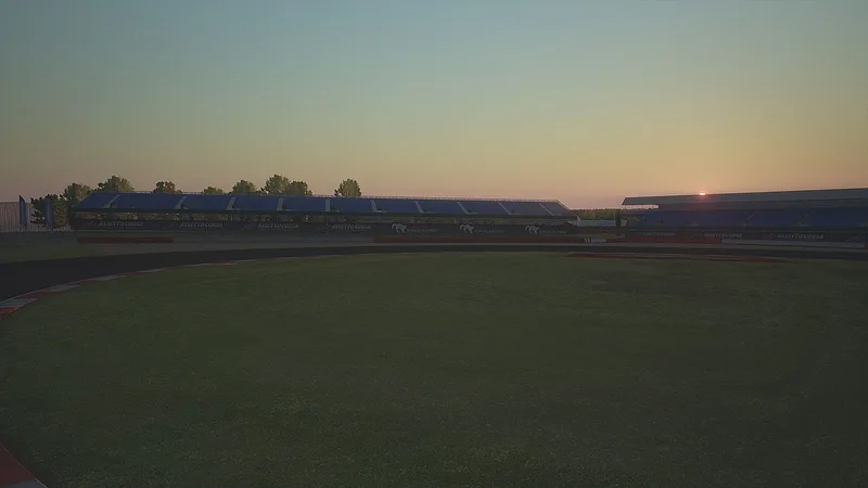 Silverstone GP – corner view 2