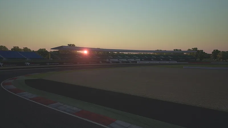 Silverstone GP – corner view 3