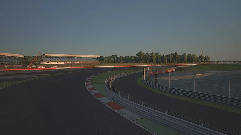 Silverstone - National – Kurvenansicht 1
