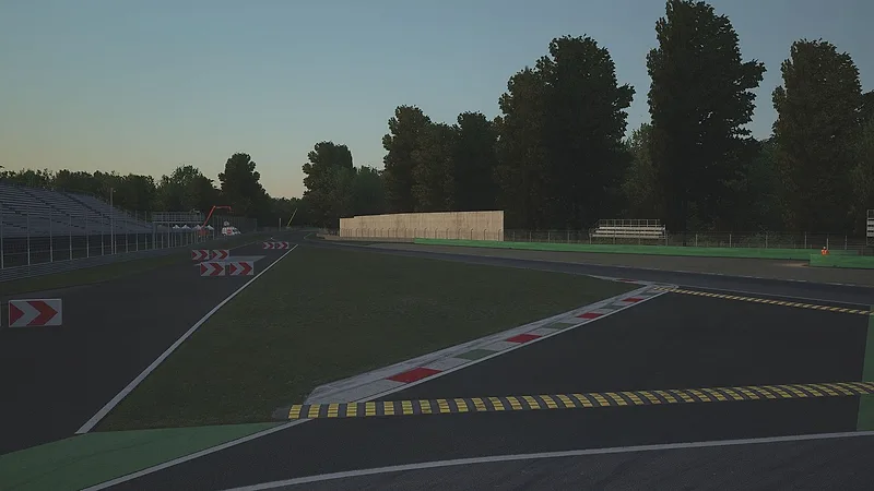 Monza – corner view 1