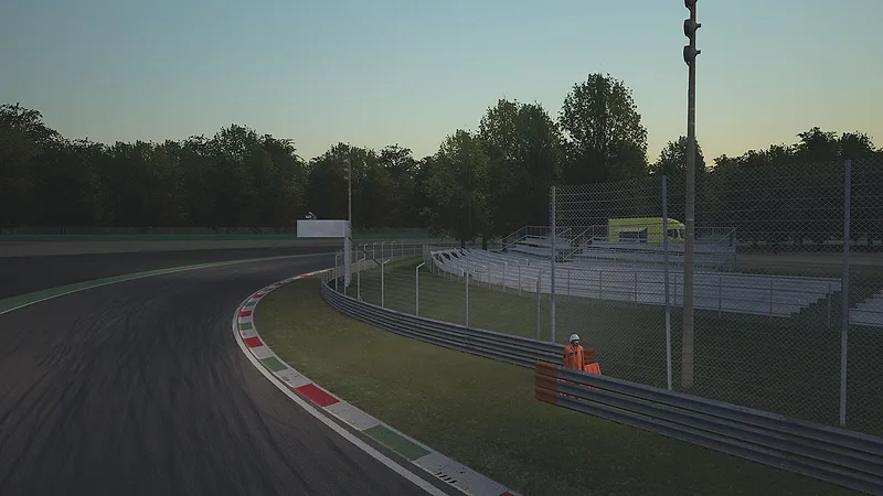 Monza – corner view 3
